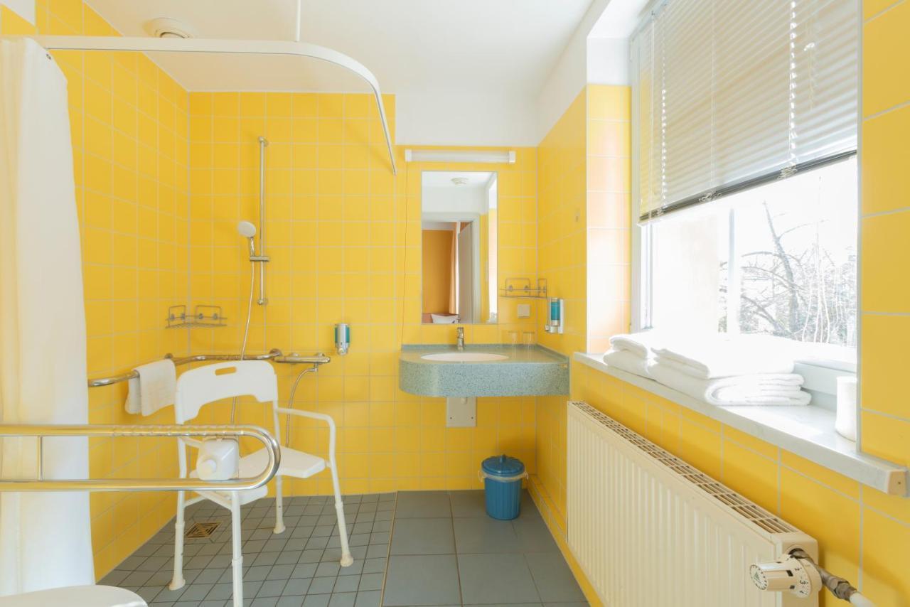 Twin Room Shower