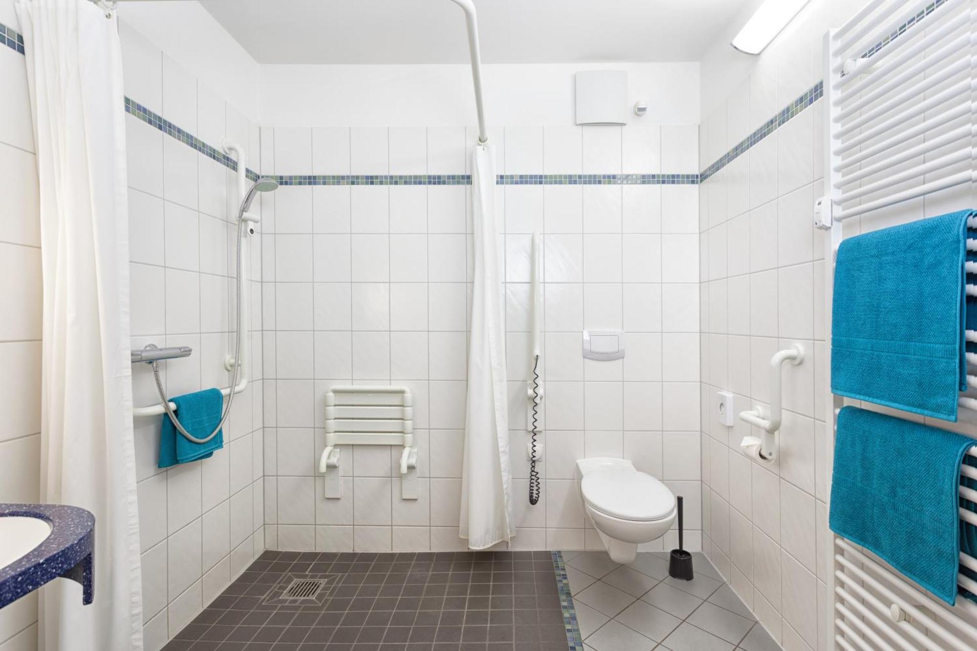 Twin Room Shower